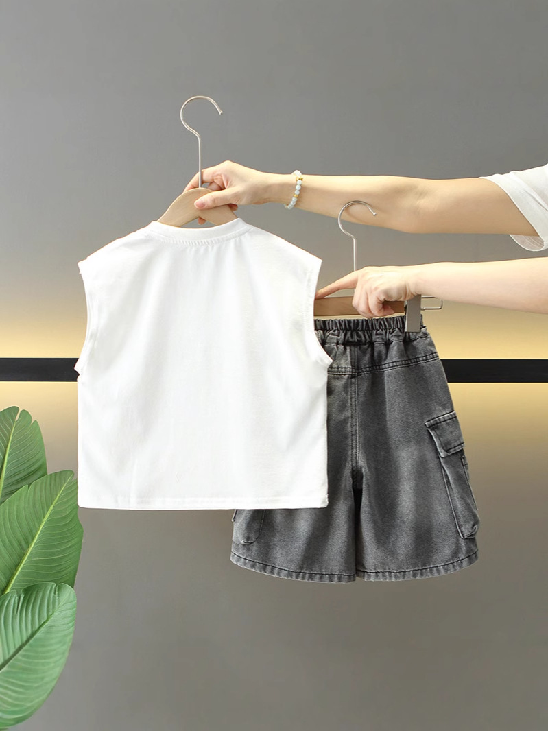 8105 Traje sin mangas de verano para niños 2025 verano nuevo estilo para niños estilo coreano pantalones cortos de mezclilla guapos ropa coreana