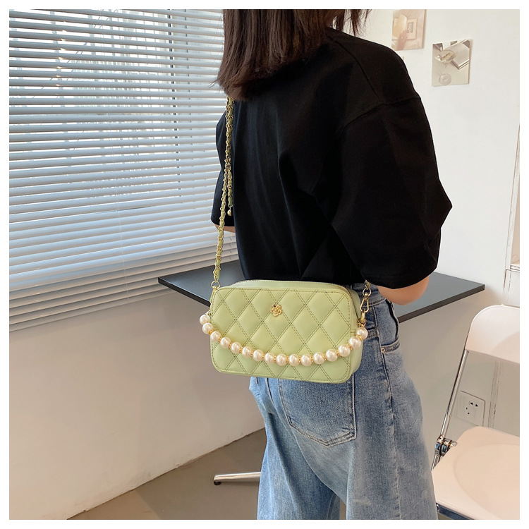 Fashion Pearl Rhomboid Embroidery Thread Shoulder Messenger Portable Bag Wholesale display picture 12