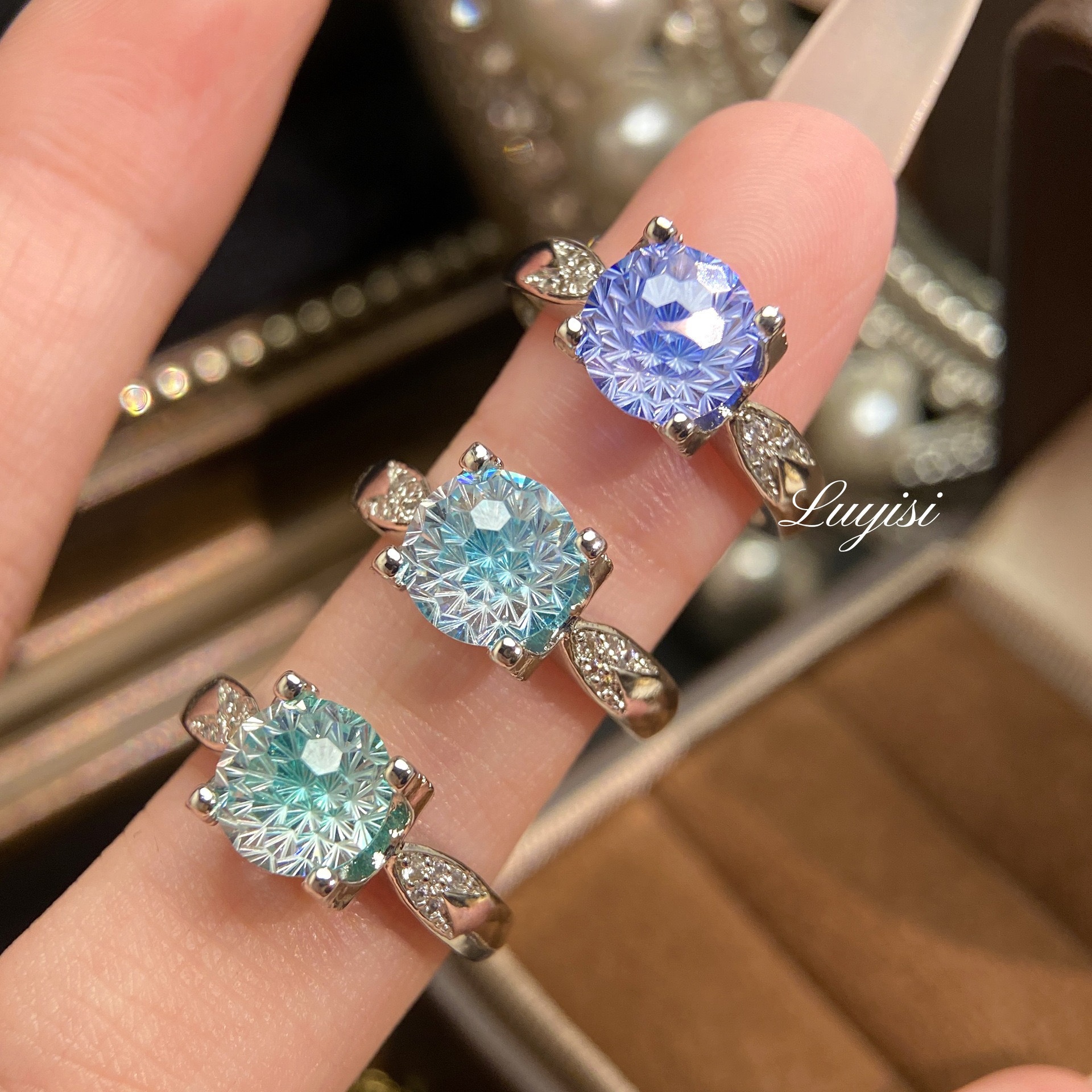 Fashion Sparkling Paraiba Fireworks Cut Ring for Women High-End Inlaid High Carbon Diamond Swallowtail Bull Head Diamond Ring Wholesale