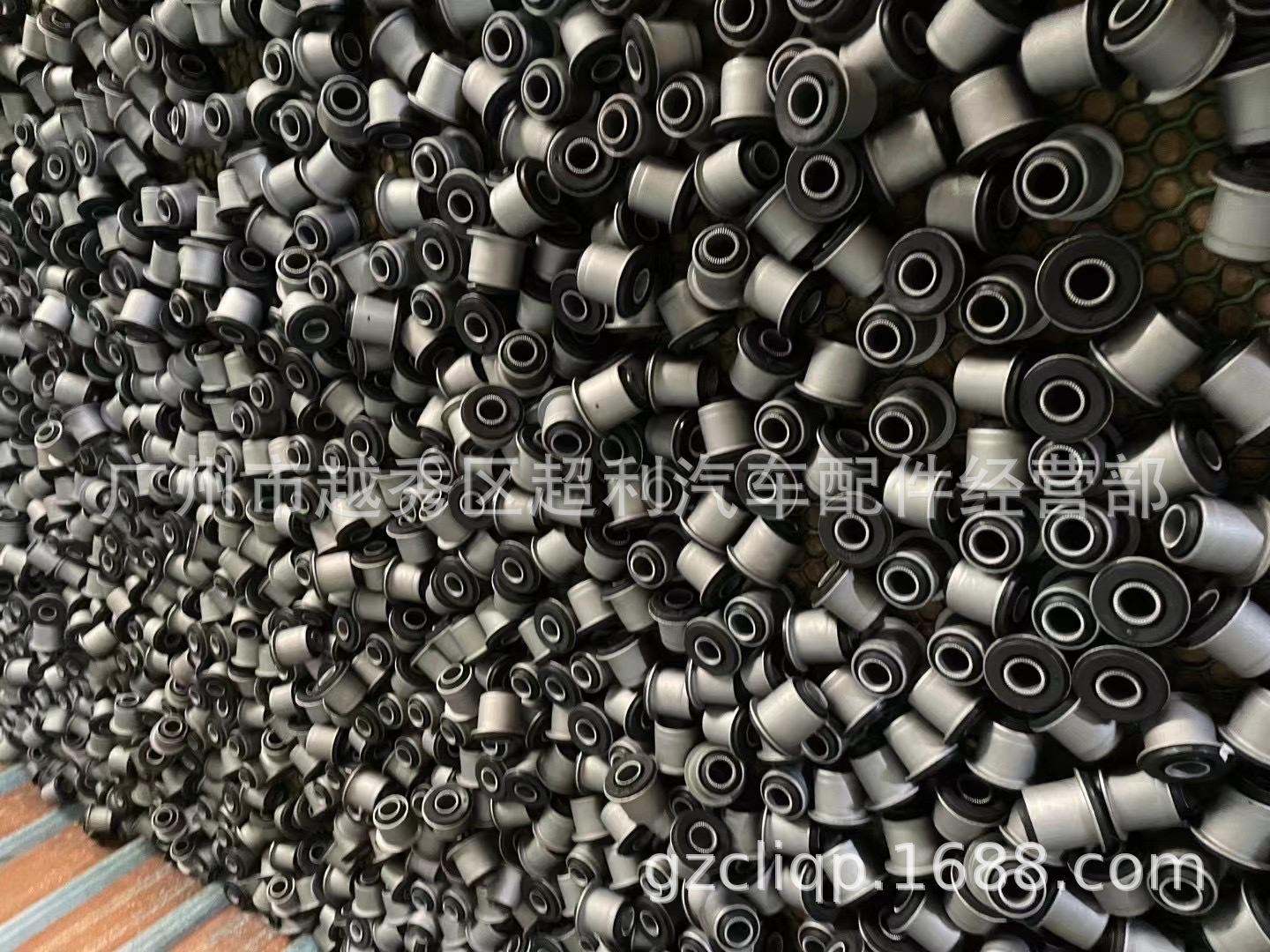 Applicable to 90903-89012 90903-89016 VZJ95 TRJ120 UZJ100 shock absorber front rubber sleeve