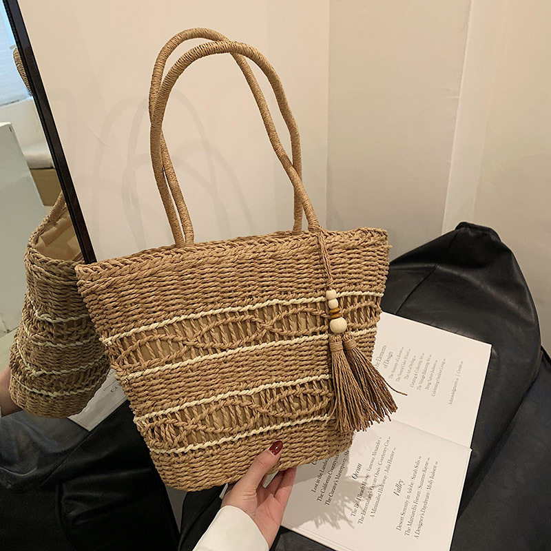 Capacious woven universal beach handheld travel bag