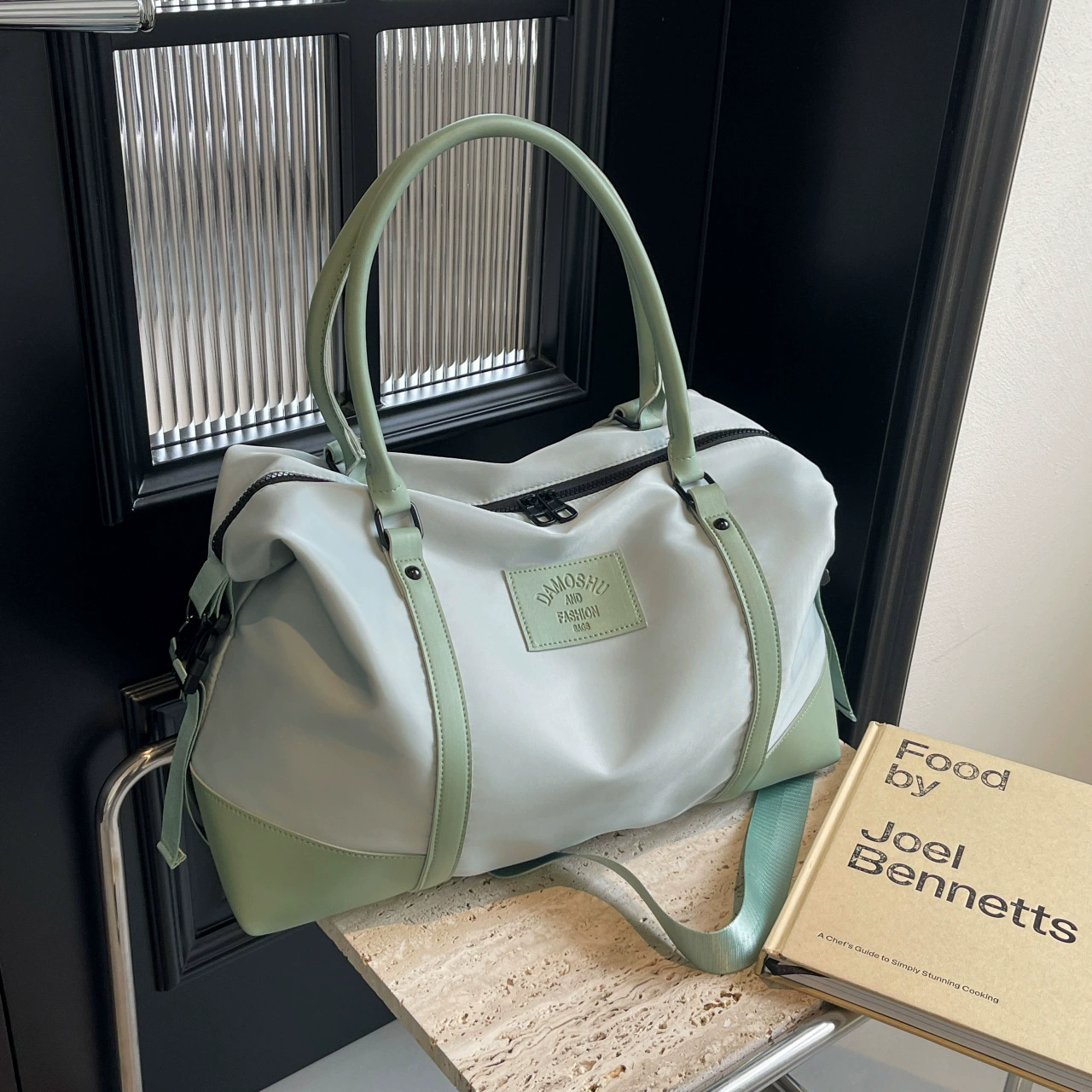 (Кросс-б wore?)