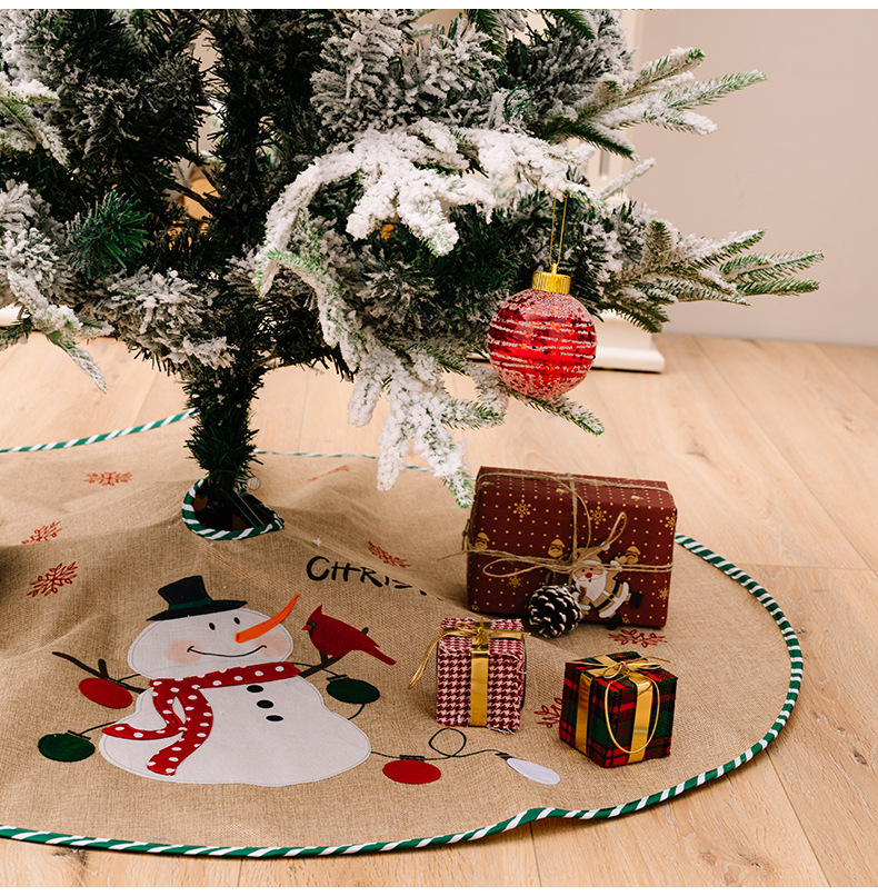 Saia para árvore de natal em linho com patch de boneco de neve_voghion.com