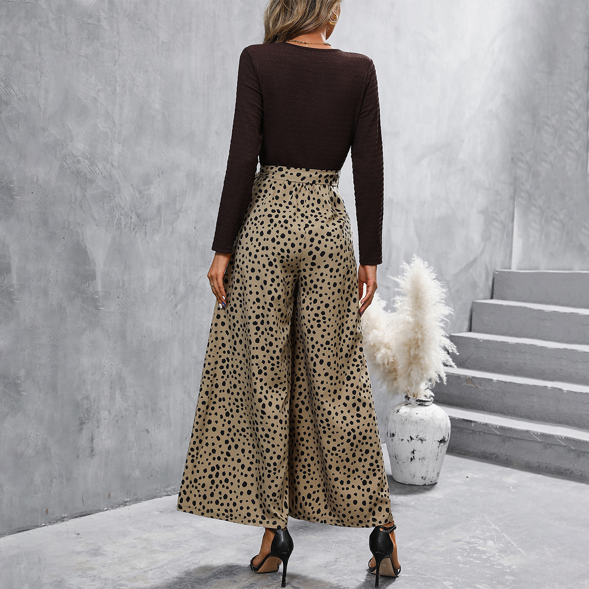 Kaikuo amazon mono de mujer europea y americana 2023 otoño e invierno elegante de manga larga con cuello en v superior pantalones anchos