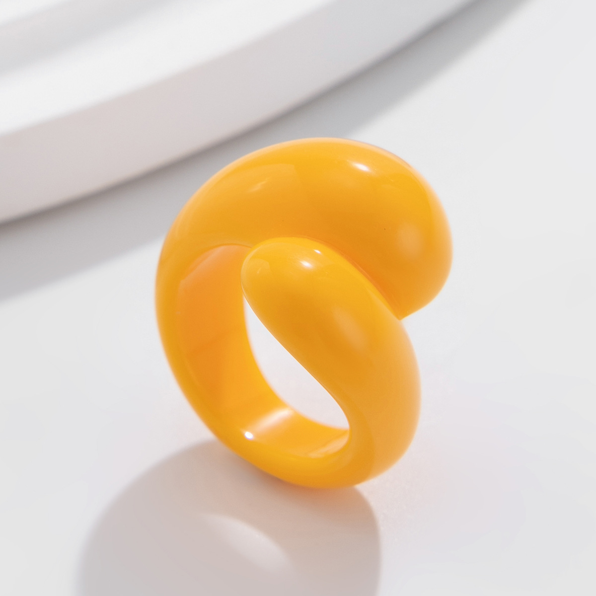 6g Weight Rings Classification 1 Piece Quantity Holiday, Daily Occasion Resin Material Geometric, Solid Color Pattern Women's Gender Plating Design Simple Style, Classic Style Style Simple Style Classic Style Geometric Solid Color Resin Plating Women's Rings 4