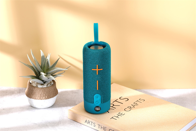 Nuevo TG619 altavoz Bluetooth inalámbrico portátil al aire libre tarjeta de enchufe portátil radio FM TWS couplet regalo creativo