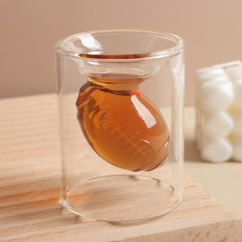 럭비컵의 크기는 높이 8cm, 지름 6cm입니다.정방 용량 30ml, 거꾸로 세워서 보관 시 60ml까지 보관 가능.