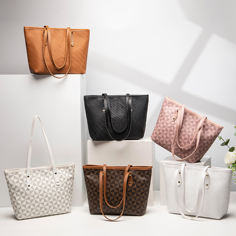 Mayorista trenzado impresión cremallera relieve de moda generosa 2023 bolsos de mano bolsos especiales de gran capacidad de moda triángulo image 1