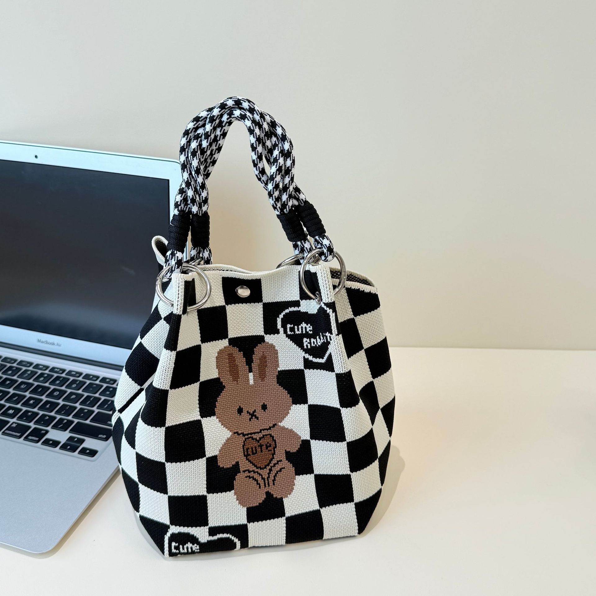 2026 primavera y verano nuevo bolso de cubo de pintura creativo portátil gran espacio de aire de dopamina alta sensación mochila