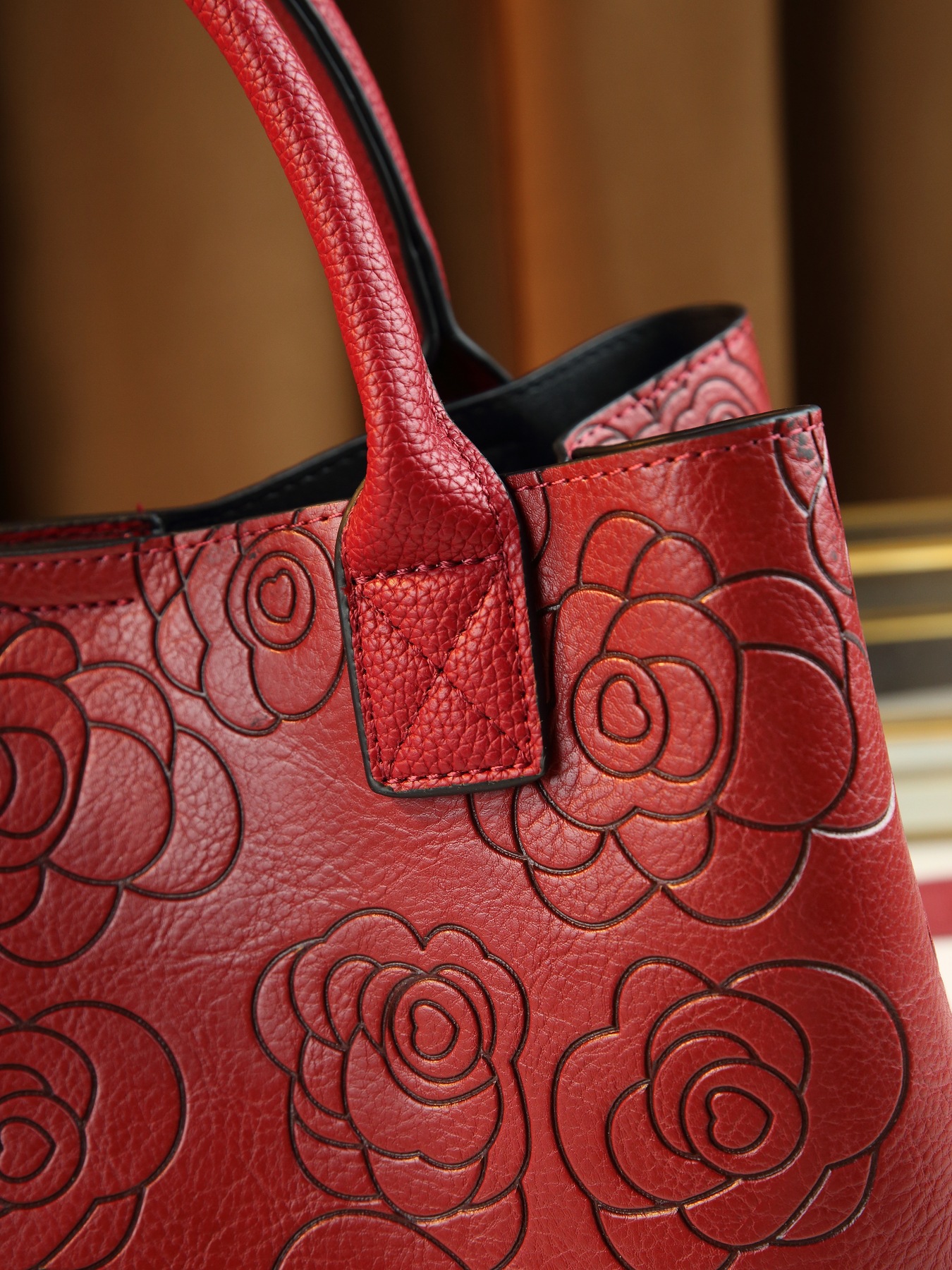 Borsa a secchiello a tracolla con stampa floreale elegante_voghion.com