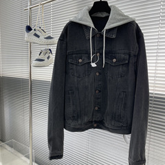 CE家のパリの潮牌はアルファベットのロゴのプリントをつなぎ合わせます。