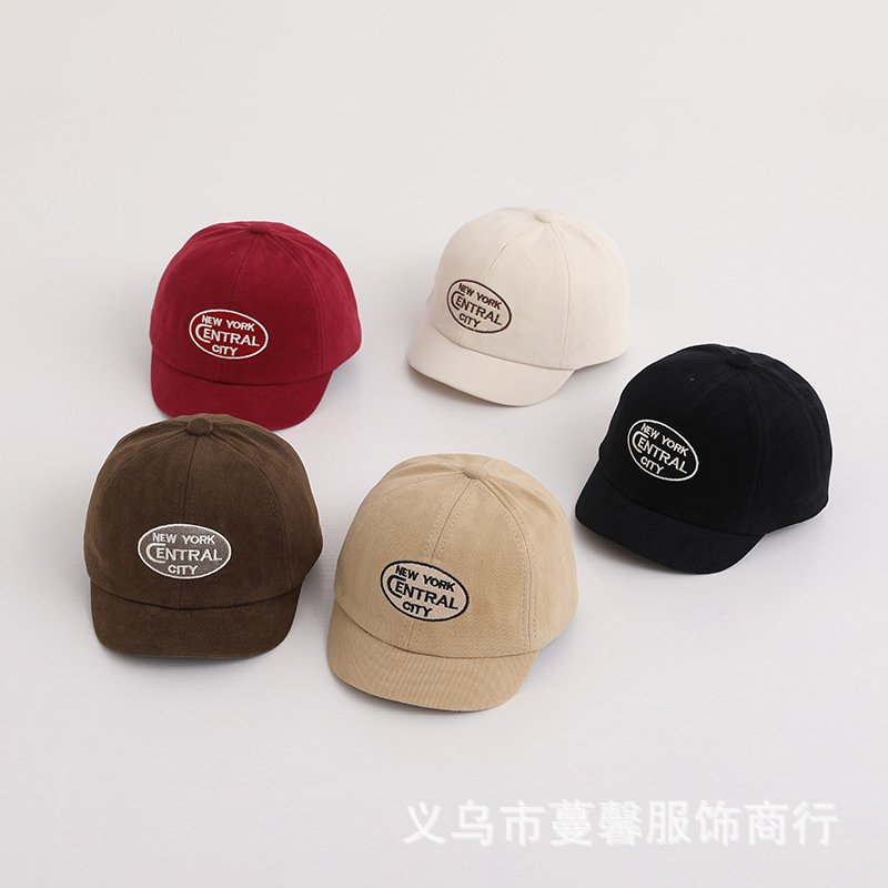 Demi-season hat for early age