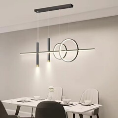 ダイニングルームのランプの形のシャンデリアが軽くて豪華で、現代的でシンプルです。