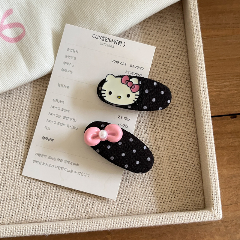 かわいい白黒の波点kt蝶結びのアヒルの口は甘い妹を挟みます。