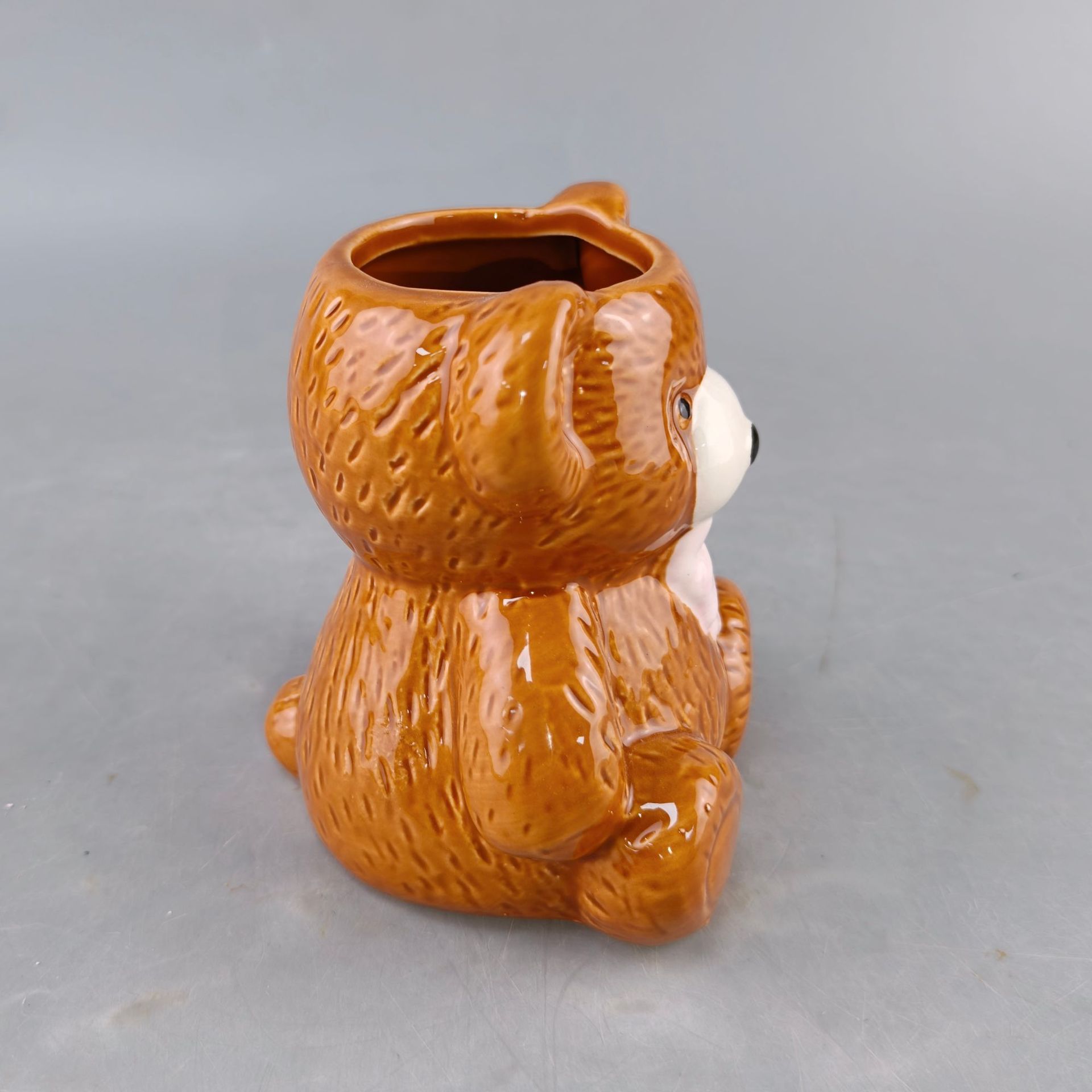 Taza de cerámica con diseño de oso de peluche, ideal para regalar a parejas en cumpleaños.