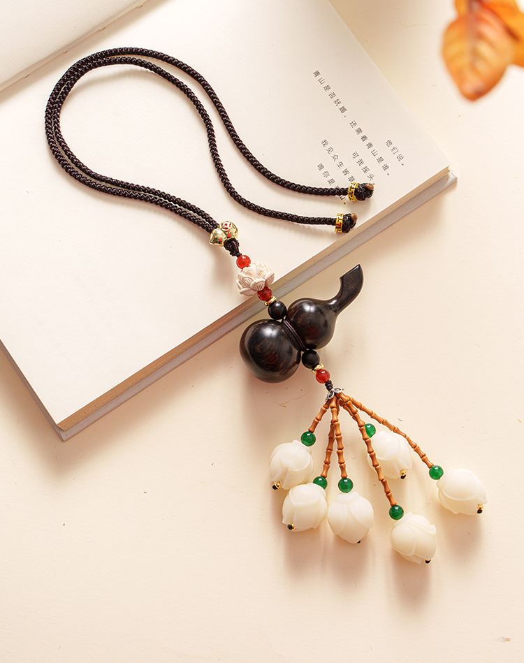 Car pendant car interior sandalwood gourd pendant Bodhi Lotus rearview mirror pendant creative carving car jewelry Bodhi