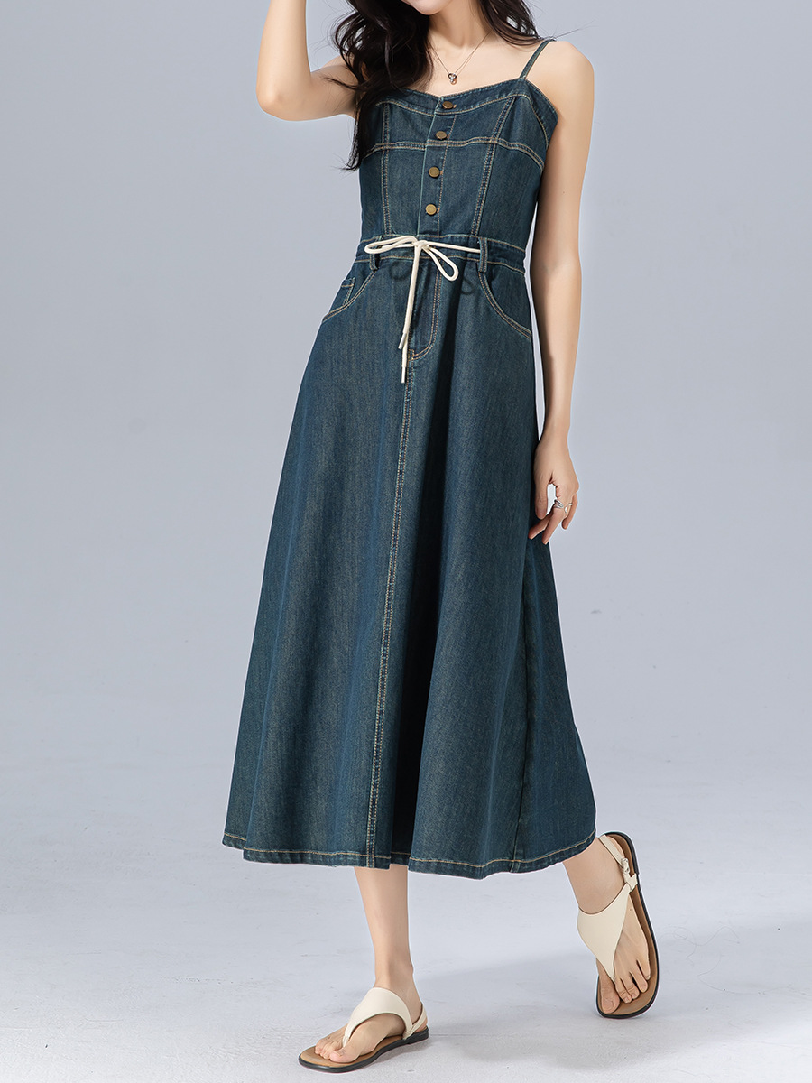 Váy liền hai dây denim cổ điển dáng chữ A thắt eo che hông dài — Xanh đá quý