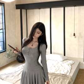 纯欲芭蕾风U领长袖连衣裙女秋季2024新款气质修身显瘦百褶A字裙潮