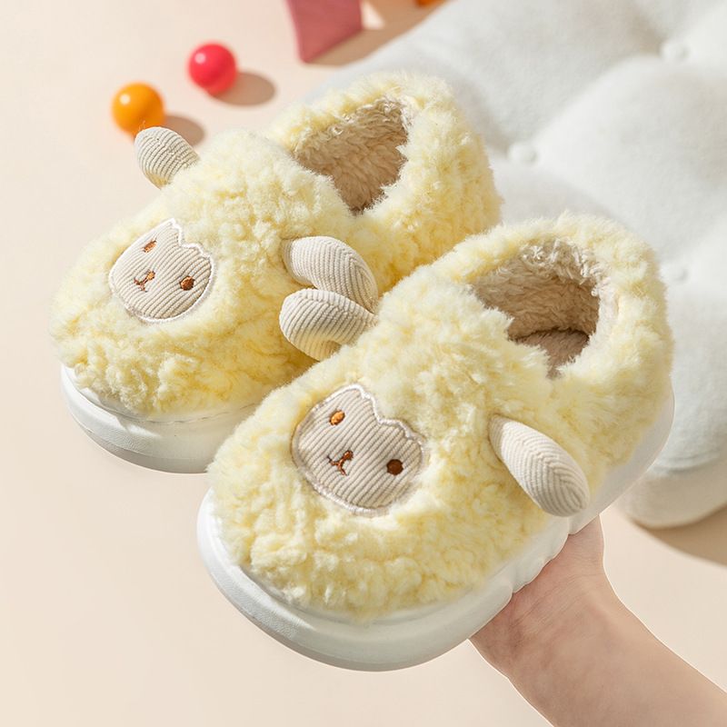Invierno zapatillas de algodón para niños, niños y niñas, padres e hijos, bolsas de dibujos animados lindas, tacones antideslizantes para bebés en el interior, zapatillas de lana casera