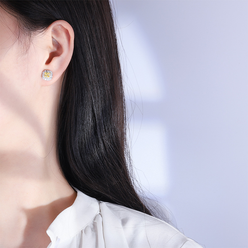 Zhuang Sheng joyería S925 plata Diamante de alto carbono embalaje independiente Flor Amarillo retro simple las mujeres espárragos 4*4