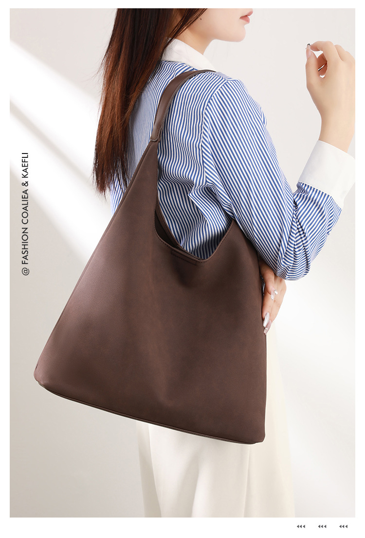 Túi tote da nubuck phong cách retro Hàn Quốc, dung tích lớn tiện lợi — Màu nâu sẫm, nhũ hương chi tiết 5