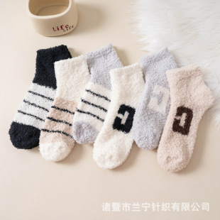 Autumn and Winter Coral Fleece Mid-Calf Letter Socks for Women, Thickened and Warm, Cute Home Floor Socks with Letter Design