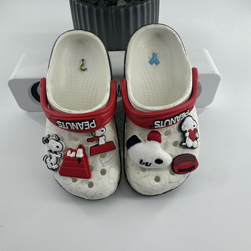 Second-Generation Snoopy Collaboration Children's Clogs, Cool Beach Shoes, Non-Slip Breathable Closed-Toe Shoes, Available for Wholesale and Dropshipping Second-Generation Snoopy Collaboration Children's Clogs, Cool Beach Shoes, Non-Slip Breathable Closed-Toe Shoes, Available for Wholesale and Dropshipping