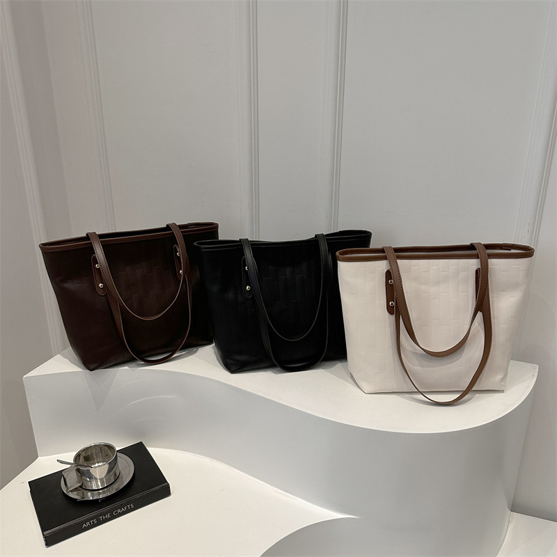 Personalidad de la bolsa de gran capacidad para mujeres invierno 2024 nueva moda mochila casual textura clase de viaje bolsa