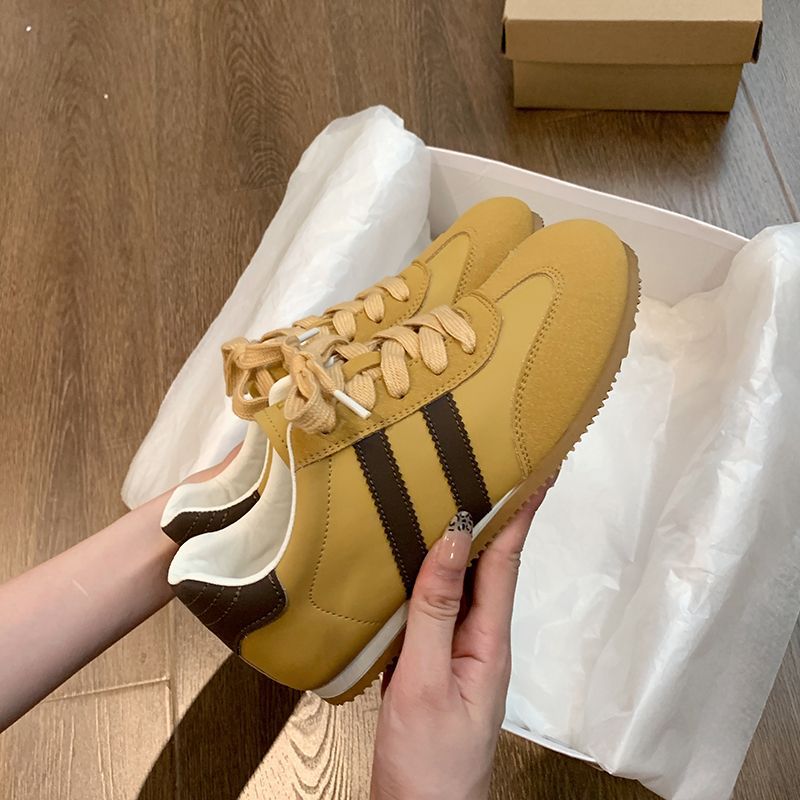 2025 zapatos de entrenamiento alemán de cuero retro nuevas mujeres primavera y verano deportes planos ocio suela blanda zapatos de estudiante con cordones