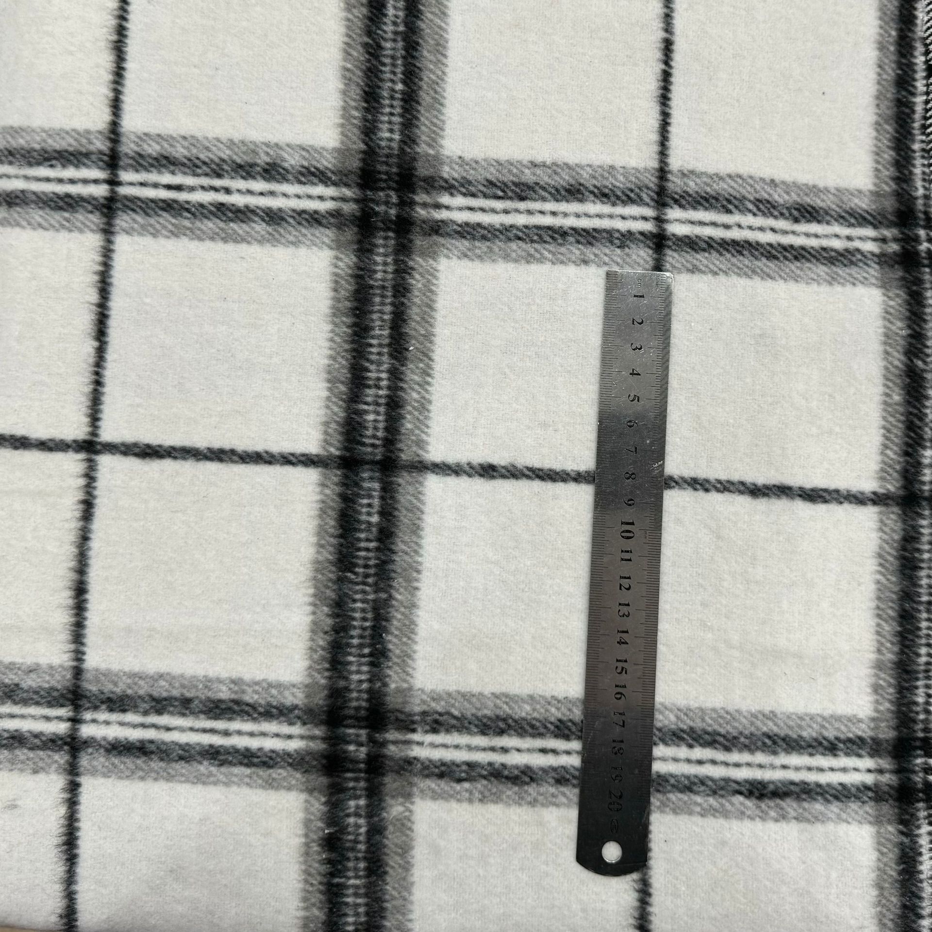 涤冬装呢绒色织时尚格子服装设计师电商面料工厂直销现货优质价优