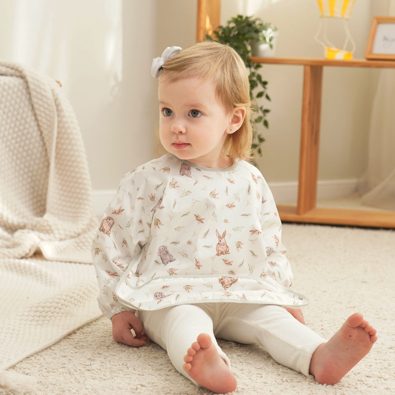 Biblioteca de bebé de algodón para niños mono de manga larga bebé comiendo babero impermeable bebé anti-vestirse suministros maternos e infantiles al por mayor