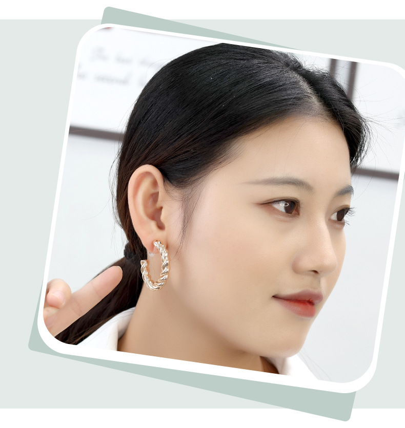 European and American fashion style irregular earrings recommended by Internet celebrities: Geometric metal retro earrings, simple C-shaped large ear rings 12 undefined