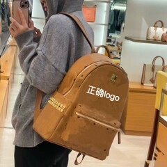 Mファッショナブルな新しいバッグ旅行レジャー通勤リベットバックパックカレッジスタイル大容量学生スクールバッグ