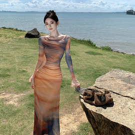 落日扎染印花荡领包臀连衣裙女纯欲气质修身收腰显瘦海边度假长裙