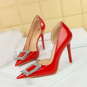 638-K63 Banquet High Heels, Thin Heels, Lacquer Leather, Shallow Notched Pointed Side Hollow Square Metal Button, Water 