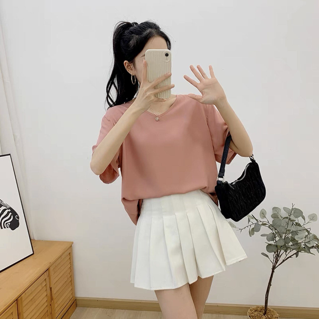 Camiseta de verano de mujer suelta blanca, manga corta con cuello en V, talla grande, seda de algodón de longitud media, camiseta de color sólido simple, camisa de fondo