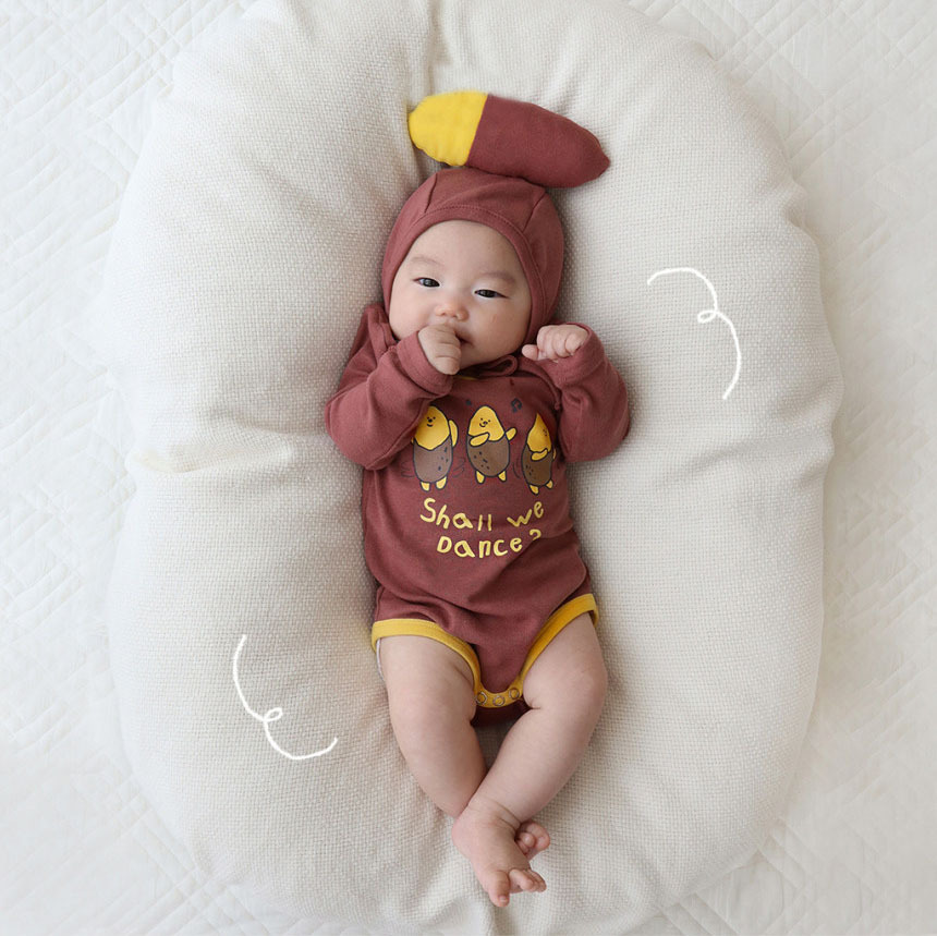 2024 primavera nuevo estilo coreano mono de los niños ins bailando camote impreso bebé mameluco traje