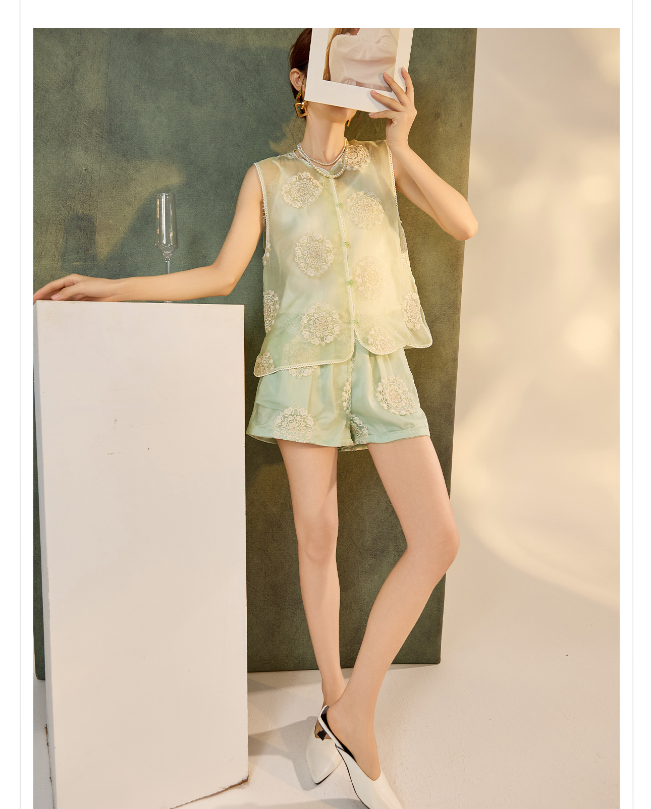 Bộ ba món áo khoác, áo vest và quần short lụa thêu sequin cao cấp kiểu Trung Quốc mới N3042 — Quần short xanh lục nhạt, Áo khoác xanh lục nhạt, Gi lê xanh lục nhạt chi tiết 14