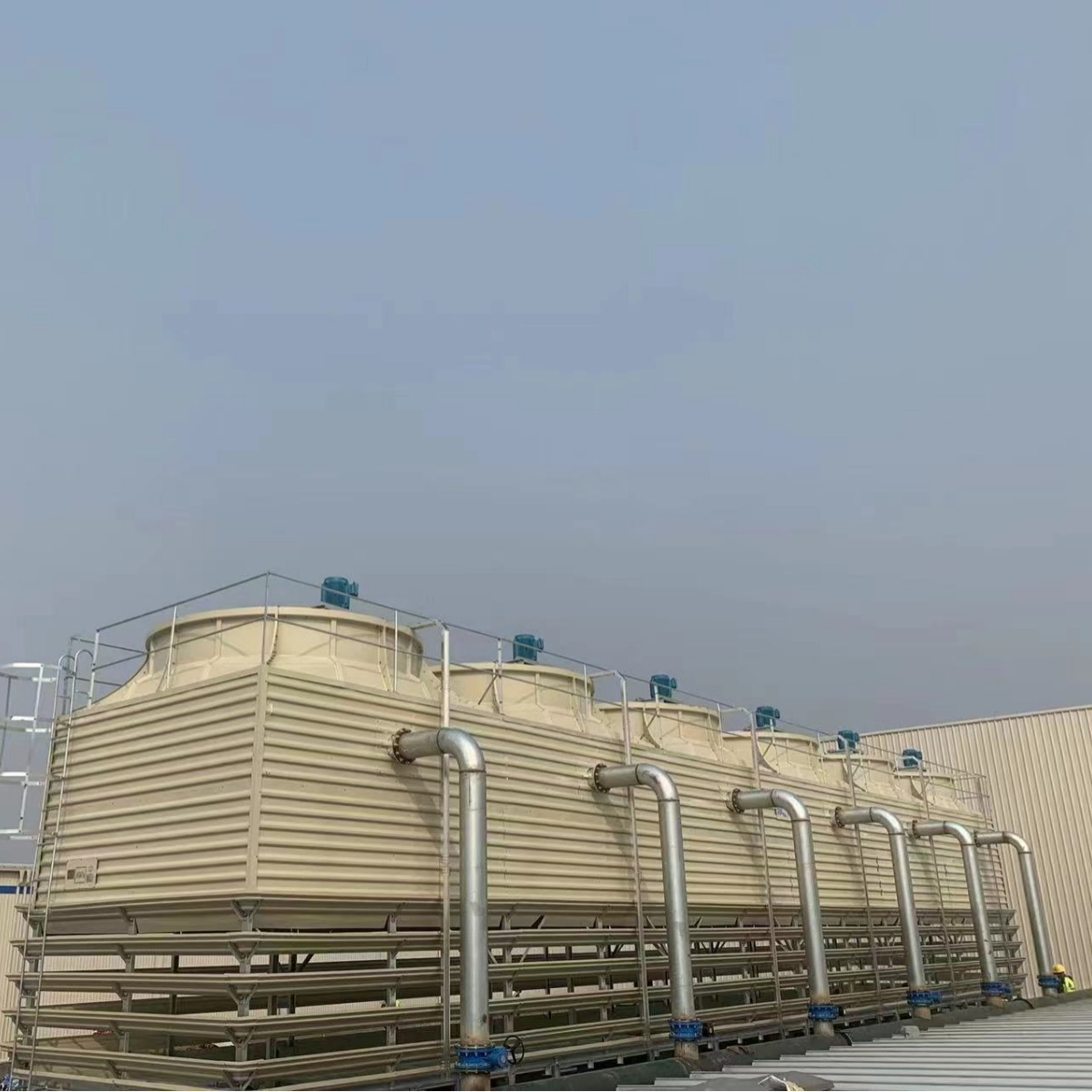 深圳市厂家直供1800T逆流低噪音方形冷却塔