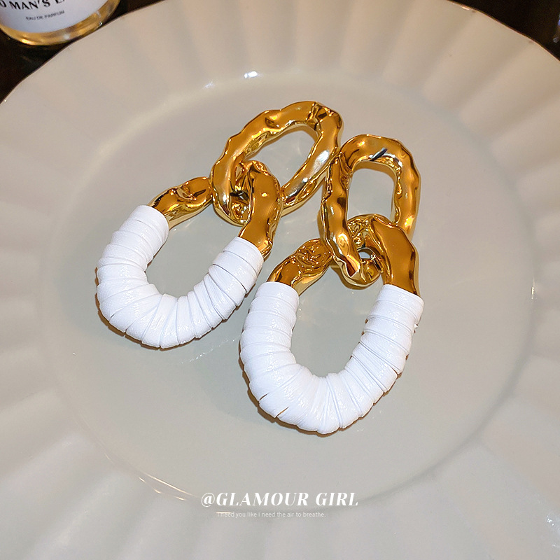 Aguja de plata Oval trenzado plisado cuero bobinado borla pendientes elegantes pendientes de lujo Luz de moda todo-fósforo pendientes de cercanías