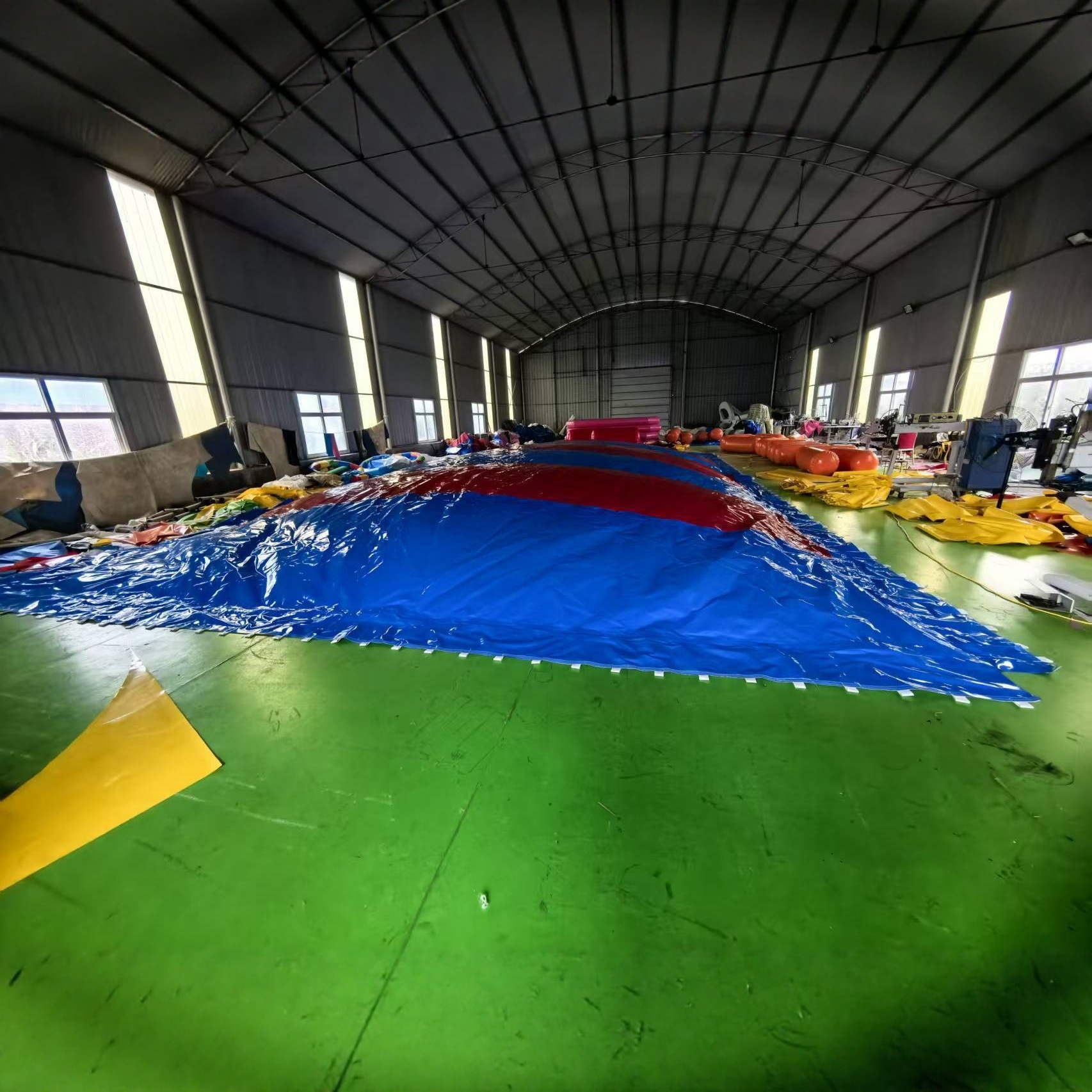 Gran equipo de parque infantil al aire libre sin motor para niños saltando nubes saltando nubes red famosa punto escénico parque para padres e hijos trampolín