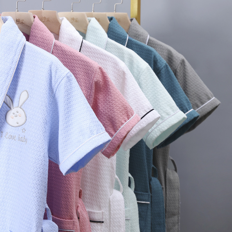 Cotton Children's Bathrobe Thin Waffler Short-sleeved Absorbent Swimming Bathrobe Boys and Girls Summer Cartoon Embroidered Pajamas Cotton Children's Bathrobe Thin Waffler Short-sleeved Absorbent Swimming Bathrobe Boys and Girls Summer Cartoon Embroidered Pajamas