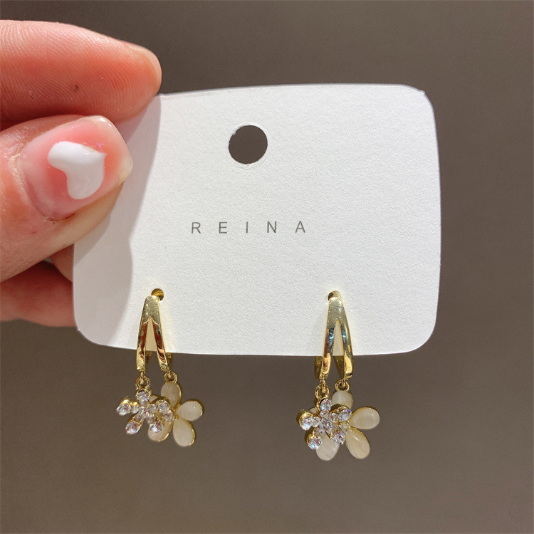 Korean Style Inlaid Zircon Flower Shaped Alloy Drop Earrings display picture 1