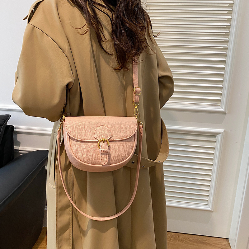 Women's Medium Pu Leather Solid Color Vintage Style Classic Style Sewing Thread Oval Magnetic Buckle Shoulder Bag display picture 3