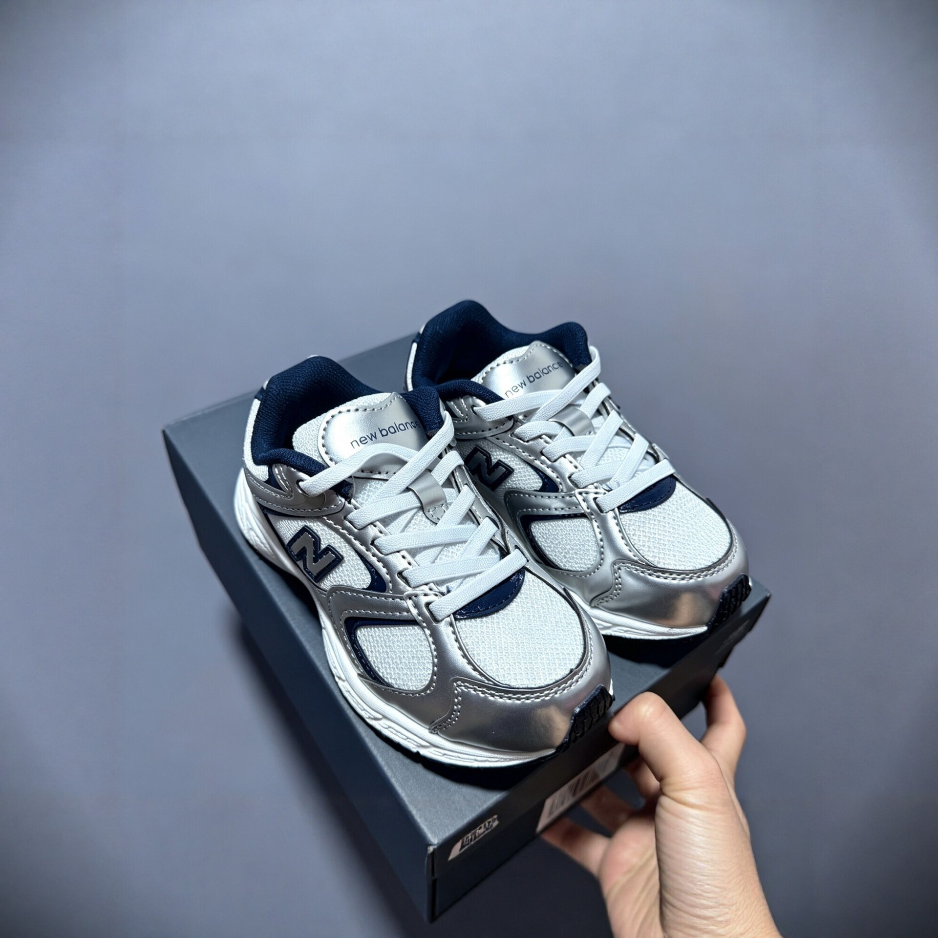 New Balance NB kids' athletic shoes, retro mesh design, breathable, slip-resistant, shock-absorbing, casual running shoes for boys and girls