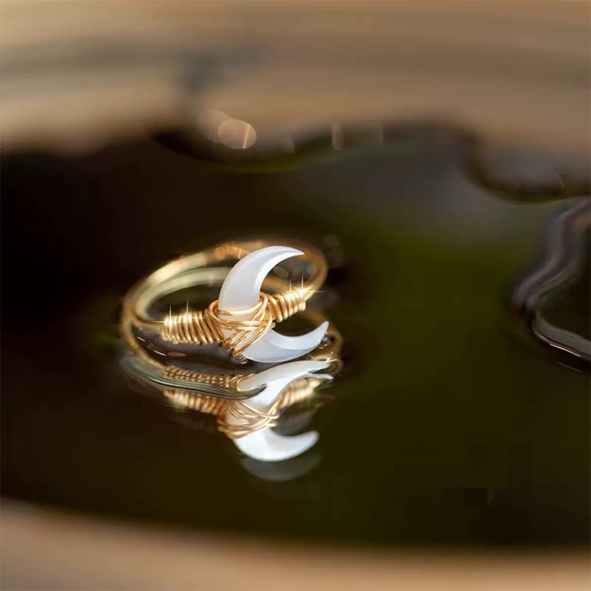 苍兰诀骨兰同款贝母月亮戒指轻奢幽玉戒月尊同款设计指环