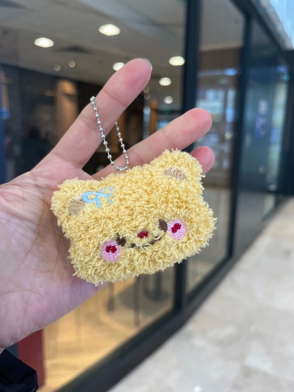 ネットで話題のチェリーパピーぬいぐるみキーホルダー、飾り、靴や服のアクセサリー、ブローチ、ペンダント|undefined