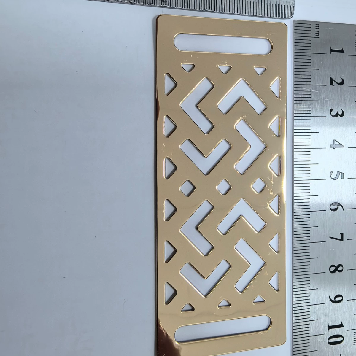 Одежда Аксессуары Пояс Цепь Украшения 40 на 100 мм Металлические блестки Золотые полые железные украшения