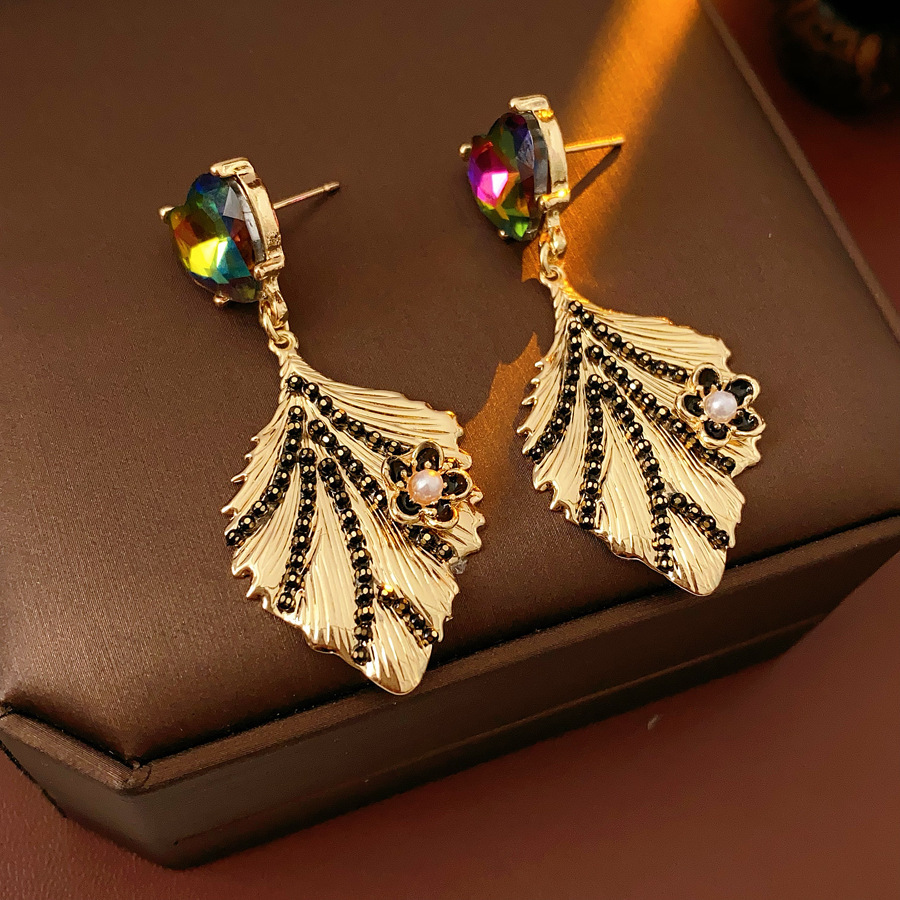 Pendientes exagerados de vintage medieval Pendientes de perlas geométricas de aceite de gota de diamantes de aguja de plata femenina Pendientes retro de sentido avanzado