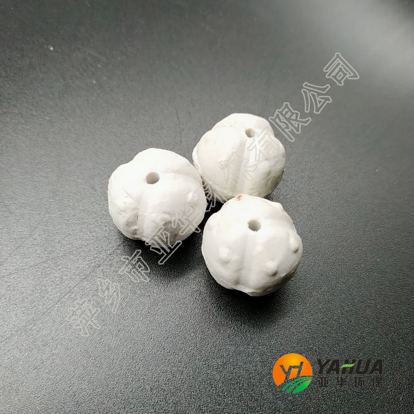 单孔带槽瓷球 亚华 惰性氧化铝瓷球 开孔瓷球